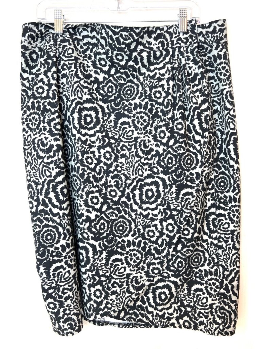 RipSkirt Hawaii Pacific Black White Wrap Skirt XXL Adjustable Closure Quick-Dry
